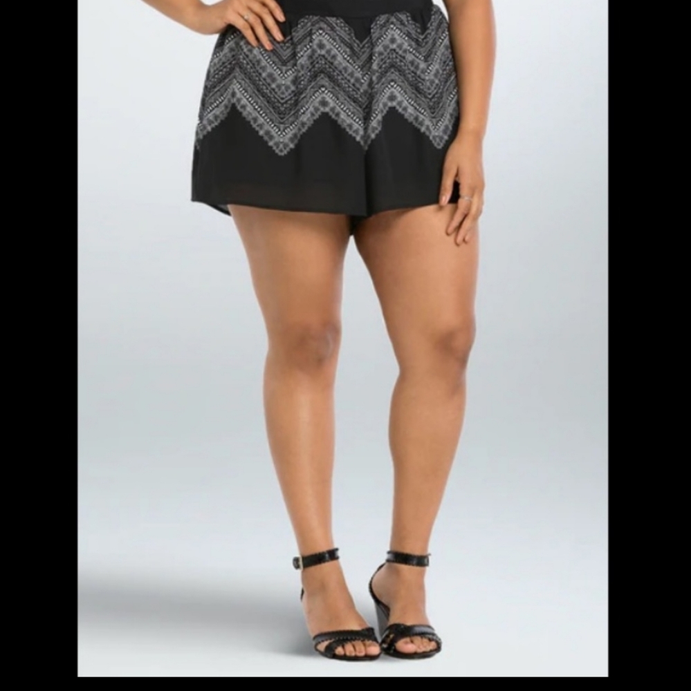 NWT Torrid Size 4 Chiffon Double lined Short